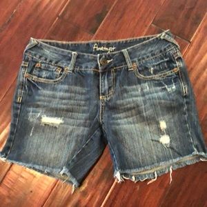 Distressed cutoff shorts
